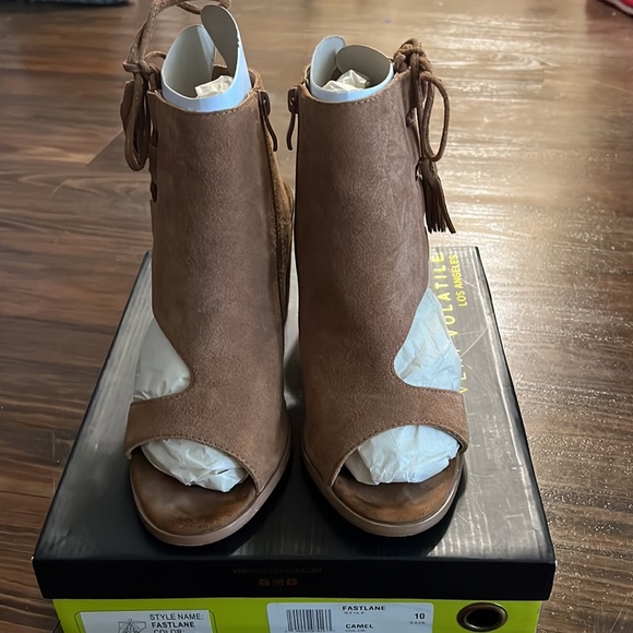 Very Volatile “Fastlane” Sandal Size 10 - Picture 5 of 10